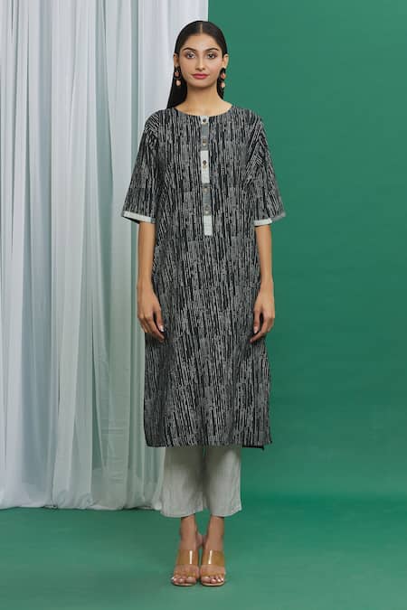 Banana Labs_Black Cotton Tassels Round Neck Hand Block Print Kurta Set _Online_at_Aza_Fashions