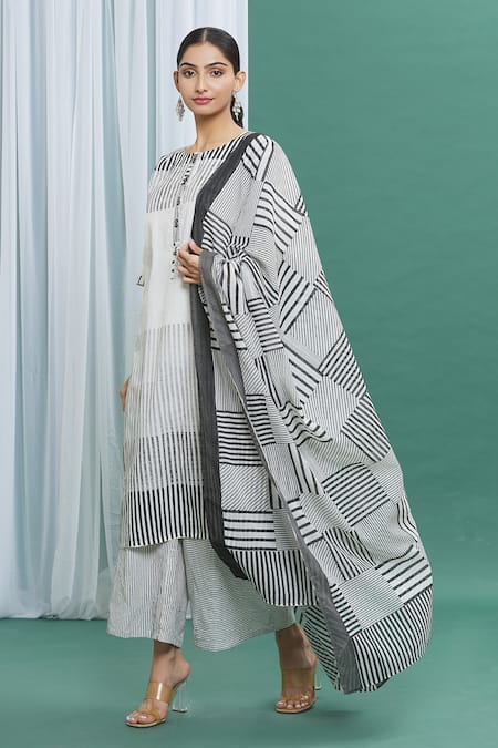 Buy_Banana Labs_Black Cotton Printed Stripe Round Straight Kurta Set _Online_at_Aza_Fashions