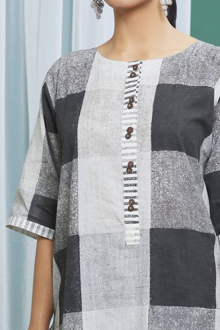 Shop_Banana Labs_Black Cotton Geometric Round Straight Kurta Set _Online_at_Aza_Fashions