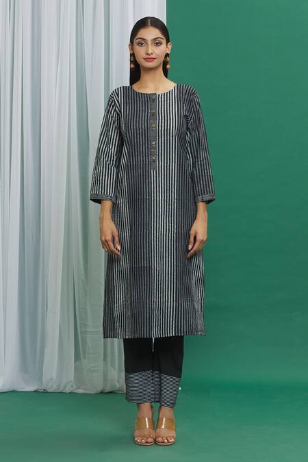 Banana Labs_Black Cotton Round Neck Kurta And Pant Set _Online_at_Aza_Fashions