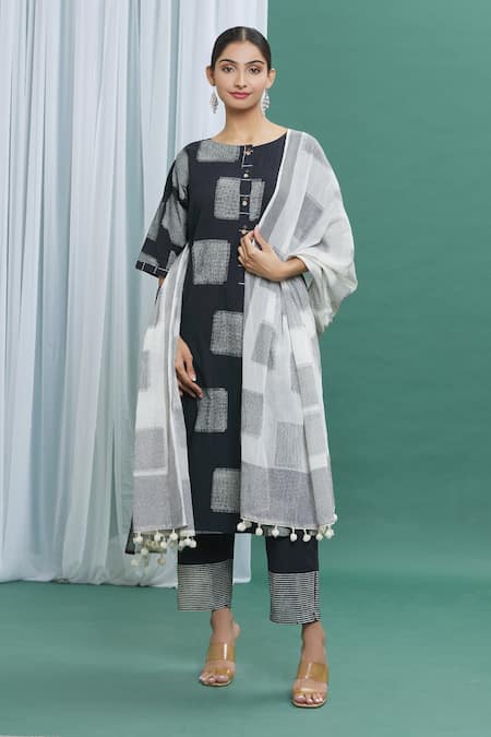 Banana Labs_Black Cotton Geometric Handblock Print Dupatta _at_Aza_Fashions