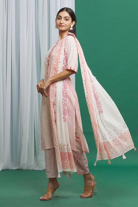 Buy Banana Labs Pink Cotton Tassels Round Neck Hand Block Print Kurta Set Online at Aza Fashions Buy_Banana Labs_Pink Cotton Tassels Round Neck Hand Block Print Kurta Set _Online_at_Aza_Fashions