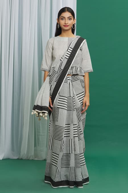 Banana Labs Black Cotton Pom-poms Round Neck Hand Block Print Saree With Crop Top at Aza Fashions Banana Labs_Black Cotton Pom-poms Round Neck Hand Block Print Saree With Crop Top _at_Aza_Fashions