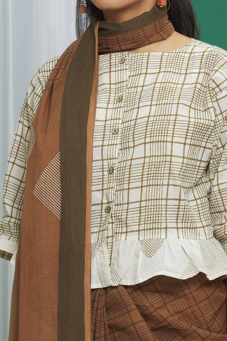 Buy_Banana Labs_Brown Cotton Pom-poms Round Neck Diamond Pattern Saree With Crop Top _Online_at_Aza_Fashions