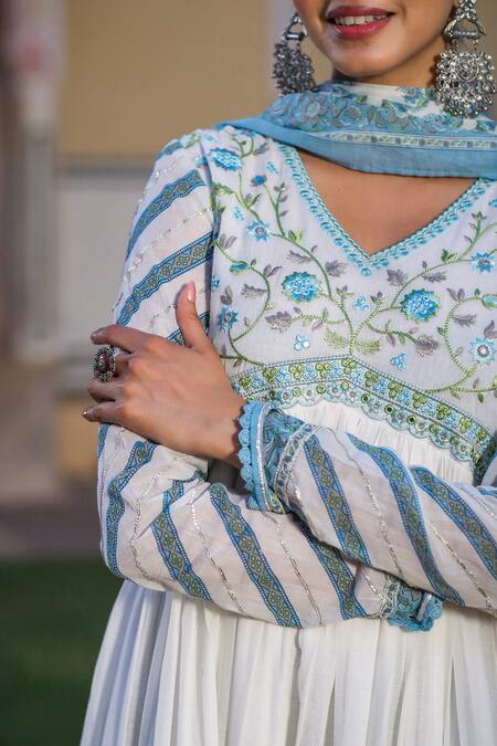 Buy_Bairaas_White Mul Cotton Printed Block V Neck Anarkali With Dupatta_Online_at_Aza_Fashions