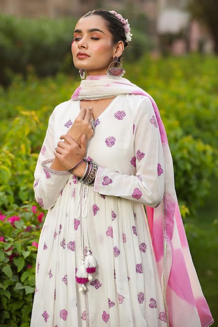 Buy_Bairaas_Purple Mul Cotton Printed Block V Neck Anarkali With Dupatta_Online_at_Aza_Fashions