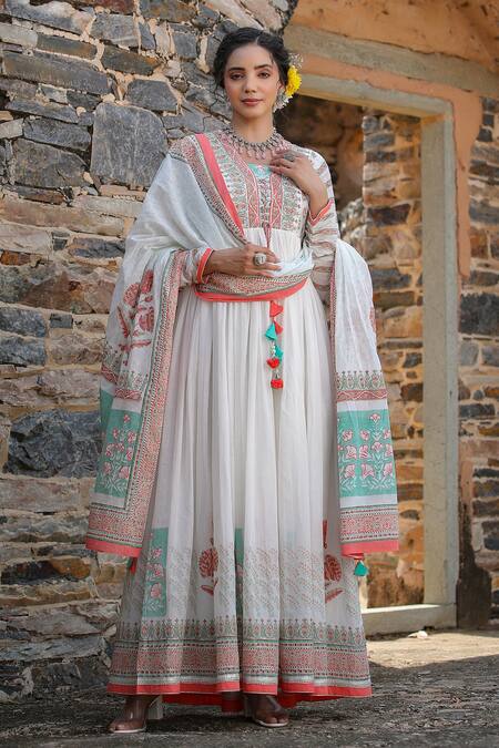 Bairaas_Peach Mul Cotton Block Print, Sequin Blunt V Neck Floral Anarkali With Dupatta_Online_at_Aza_Fashions