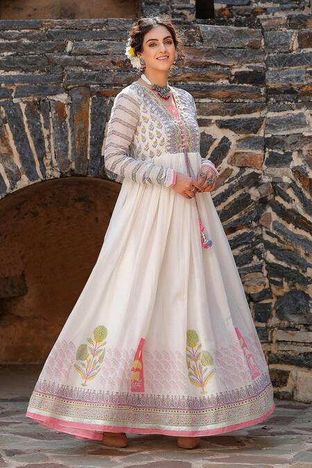 Buy_Bairaas_Pink Mul Cotton Block Print, Sequin Blunt V Neck Flower Anarkali With Dupatta_Online_at_Aza_Fashions