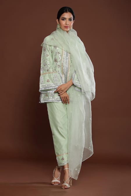 Palak Khandelwal_Green Chanderi, Organza Gota Patti, Embroidery V-neck Kurta Pant Set _Online_at_Aza_Fashions
