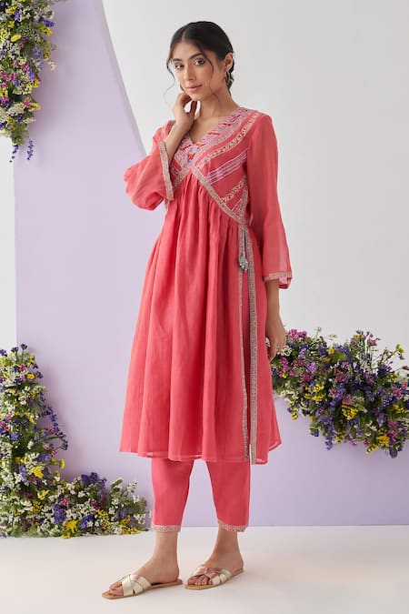 Shop Shipraa Grover Coral Chanderi, Cotton Embroidery V-neck Gulaab Resham Kurta And Pant Set Online at Aza Fashions Shop_Shipraa Grover_Coral Chanderi, Cotton Embroidery V-neck Gulaab Resham Kurta And Pant Set _Online_at_Aza_Fashions