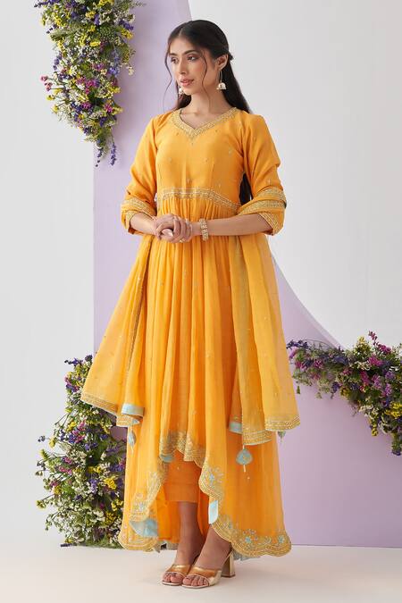 Buy_Shipraa Grover_Yellow Chanderi, Cotton Pearls, Sequins, Metallic Mukhi Embroidered Anarkali Set _Online_at_Aza_Fashions