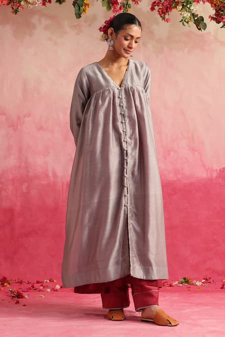 Weaver Story_Magenta Chanderi Silk Mirrors, Embroidery V-neck Kurta Set With Jacket _Online_at_Aza_Fashions