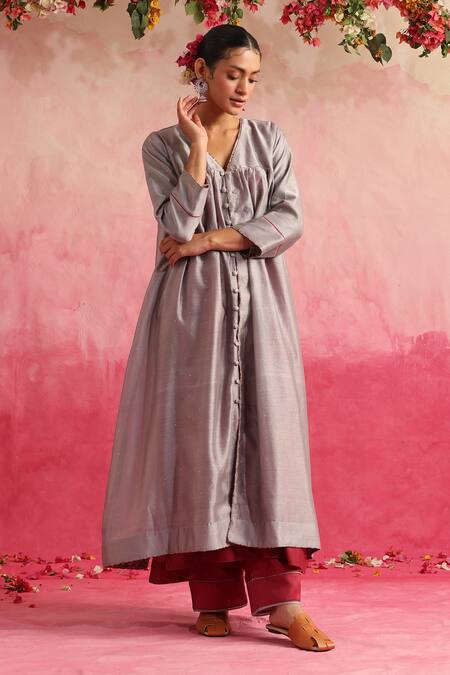 Weaver Story_Magenta Chanderi Silk Mirrors, Embroidery V-neck Kurta Set With Jacket _at_Aza_Fashions