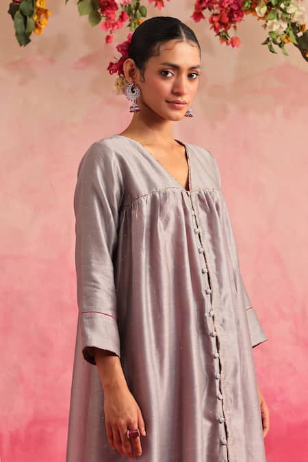 Buy_Weaver Story_Magenta Chanderi Silk Mirrors, Embroidery V-neck Kurta Set With Jacket 