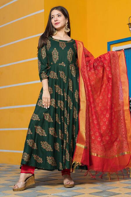Pheeta_Green Rayon Floral Round Neck Handwoven Pattern Anarkali Set_Online_at_Aza_Fashions