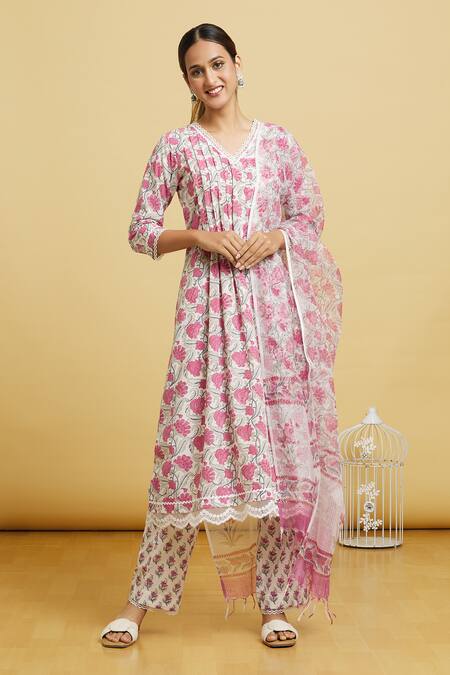 Buy_Naintara Bajaj_Pink Cotton, Kota Doria Lace, Embroidery Round Floral Vine Print Kurta Pant Set _Online_at_Aza_Fashions