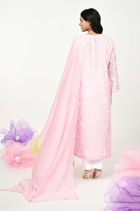 Shop Komal Shah Pink Chanderi Lace, Embroidery Round Neck Jaal Chaav Flower Kurta Set at Aza Fashions Shop_Komal Shah_Pink Chanderi Lace, Embroidery Round Neck Jaal Chaav Flower Kurta Set _at_Aza_Fashions