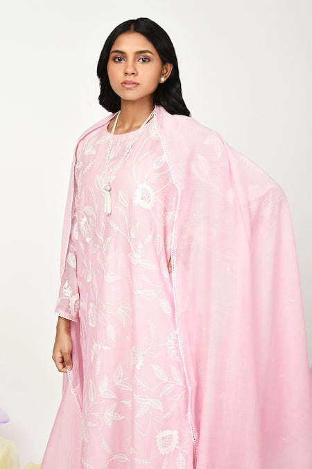 Komal Shah Pink Chanderi Lace, Embroidery Round Neck Jaal Chaav Flower Kurta Set Online at Aza Fashions Komal Shah_Pink Chanderi Lace, Embroidery Round Neck Jaal Chaav Flower Kurta Set _Online_at_Aza_Fashions