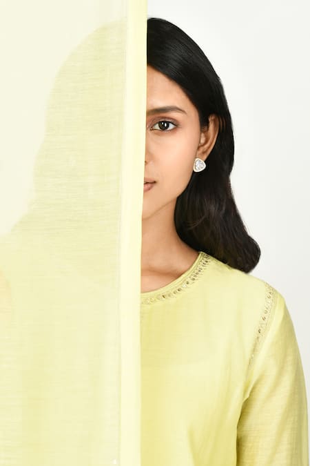 Komal Shah_Yellow Chanderi Sequins, Embroidery Round Neck Tilla Chaav Placement Kurta Set _Online_at_Aza_Fashions