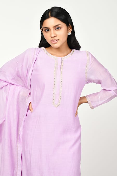 Komal Shah_Purple Chanderi Sequins, Embroidery Round Neck Tilla Chaav Sleeve Kurta Set _Online_at_Aza_Fashions