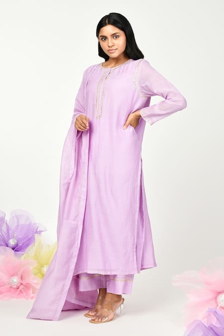 Buy_Komal Shah_Purple Chanderi Sequins, Embroidery Round Neck Tilla Chaav Sleeve Kurta Set _Online_at_Aza_Fashions