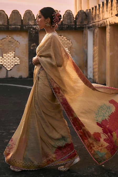 Rajiramniq_Ivory Print Floral Bloom Saree With Unstitched Blouse Piece _Online_at_Aza_Fashions