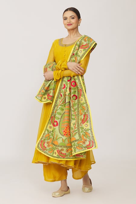 Shop Naintara Bajaj Green Chanderi Sequins Figurine And Floral Phulkari Work Dupatta Online at Aza Fashions Shop_Naintara Bajaj_Green Chanderi Sequins Figurine And Floral Phulkari Work Dupatta_Online_at_Aza_Fashions