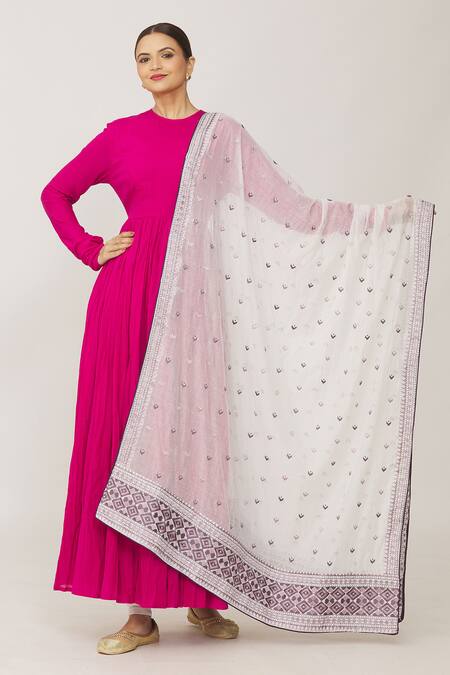 Shop Naintara Bajaj White Chanderi Embroidery Geometric Phulkari Work Dupatta at Aza Fashions Shop_Naintara Bajaj_White Chanderi Embroidery Geometric Phulkari Work Dupatta_at_Aza_Fashions