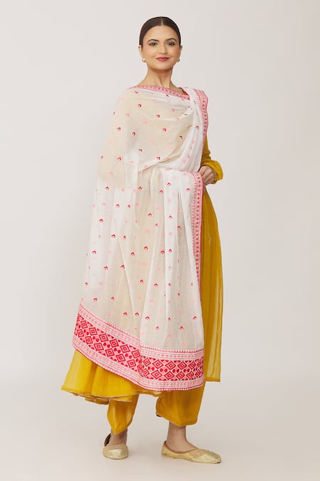 Samyukta Singhania Geometric Phulkari Work Dupatta 