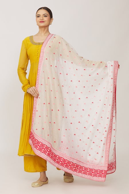 Shop Naintara Bajaj White Chanderi Embroidery Geometric Phulkari Work Dupatta at Aza Fashions Shop_Naintara Bajaj_White Chanderi Embroidery Geometric Phulkari Work Dupatta_at_Aza_Fashions