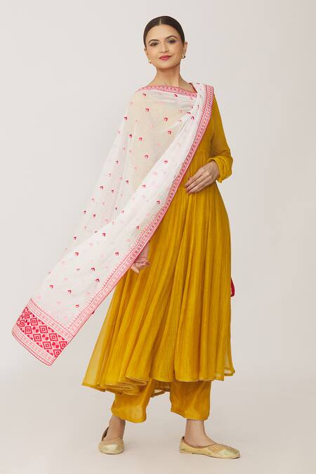 Naintara Bajaj White Chanderi Embroidery Geometric Phulkari Work Dupatta Online at Aza Fashions Naintara Bajaj_White Chanderi Embroidery Geometric Phulkari Work Dupatta_Online_at_Aza_Fashions