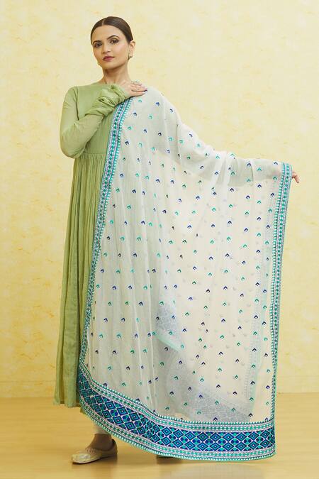 Shop Naintara Bajaj White Chanderi Embroidery Geometric Pattern Phulkari Dupatta at Aza Fashions Shop_Naintara Bajaj_White Chanderi Embroidery Geometric Pattern Phulkari Dupatta_at_Aza_Fashions