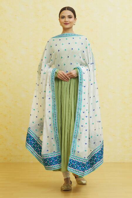 Shop Naintara Bajaj White Chanderi Embroidery Geometric Pattern Phulkari Dupatta Online at Aza Fashions Shop_Naintara Bajaj_White Chanderi Embroidery Geometric Pattern Phulkari Dupatta_Online_at_Aza_Fashions