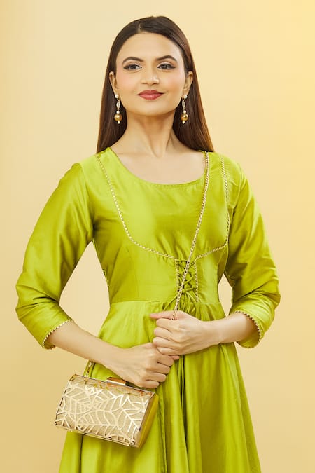 Buy_Nazaakat By Samara Singh_Gold Cut Work Metallic Out Clutch 