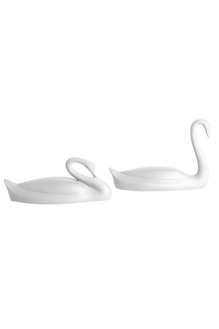 Shop H2h White Polyresin Swan Sculptures - Set Of 2 at Aza Fashions Shop_H2h_White Polyresin Swan Sculptures - Set Of 2_at_Aza_Fashions