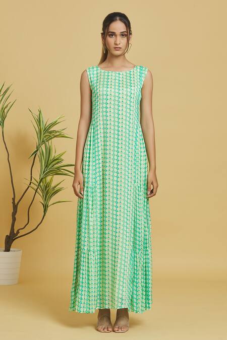 Samyukta Singhania Green Viscose, Georgette, Crepe Embroidery, Sequins Floral Pattern Long Tunic Online at Aza Fashions Samyukta Singhania_Green Viscose, Georgette, Crepe Embroidery, Sequins Floral Pattern Long Tunic_Online_at_Aza_Fashions