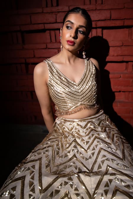 Vandana Sethi Ivory Silk Embroidery, Zari V-neck Zardozi Geometric Embellished Lehenga Set Online at Aza Fashions Vandana Sethi_Ivory Silk Embroidery, Zari V-neck Zardozi Geometric Embellished Lehenga Set _Online_at_Aza_Fashions