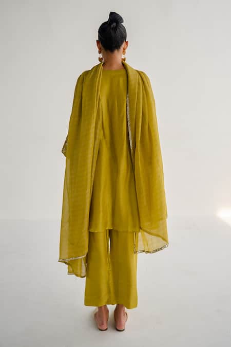 Shop Esha Arora Green Chanderi, Organza, Linen Embroidery, Zari Round Floral Zardosi Kurta Set at Aza Fashions Shop_Esha Arora_Green Chanderi, Organza, Linen Embroidery, Zari Round Floral Zardosi Kurta Set _at_Aza_Fashions