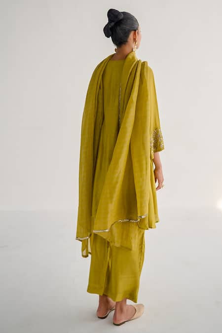 Esha Arora Green Chanderi, Organza, Linen Embroidery, Zari Round Floral Zardosi Kurta Set at Aza Fashions Esha Arora_Green Chanderi, Organza, Linen Embroidery, Zari Round Floral Zardosi Kurta Set _at_Aza_Fashions