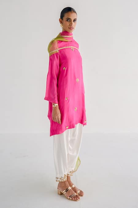 Esha Arora Pink Silk, Cotton Satin, Organza Embroidery Round Neck Floral Zardosi Kurta Set at Aza Fashions Esha Arora_Pink Silk, Cotton Satin, Organza Embroidery Round Neck Floral Zardosi Kurta Set _at_Aza_Fashions
