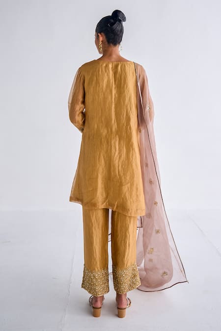 Shop Esha Arora Gold Cotton Satin, Linen, Chiffon Embroidery, Zari V-neck Zardosi Kurta Set at Aza Fashions Shop_Esha Arora_Gold Cotton Satin, Linen, Chiffon Embroidery, Zari V-neck Zardosi Kurta Set _at_Aza_Fashions