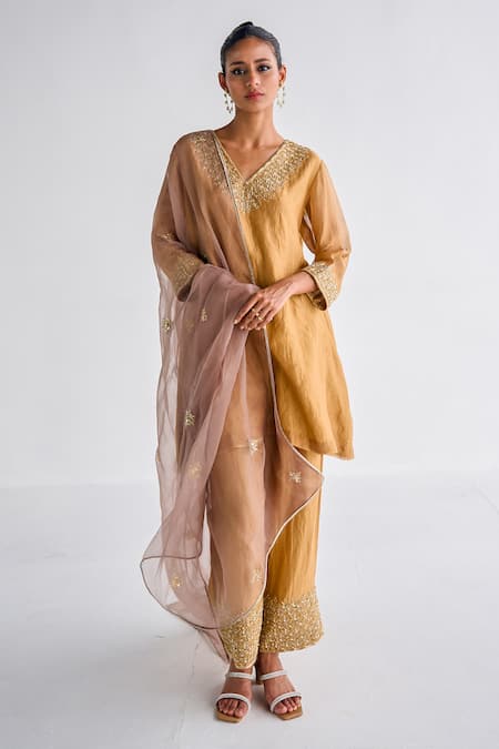 Esha Arora Gold Cotton Satin, Linen, Chiffon Embroidery, Zari V-neck Zardosi Kurta Set Online at Aza Fashions Esha Arora_Gold Cotton Satin, Linen, Chiffon Embroidery, Zari V-neck Zardosi Kurta Set _Online_at_Aza_Fashions