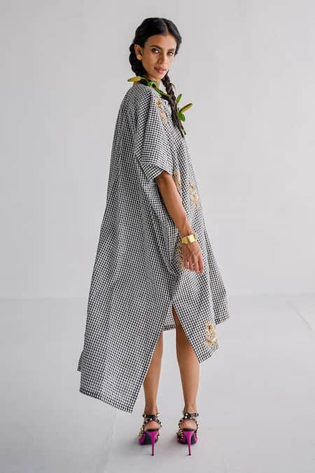 Shop Esha Arora Black Cotton Embroidery Split V-neck Zardosi Kaftan at Aza Fashions Shop_Esha Arora_Black Cotton Embroidery Split V-neck Zardosi Kaftan _at_Aza_Fashions