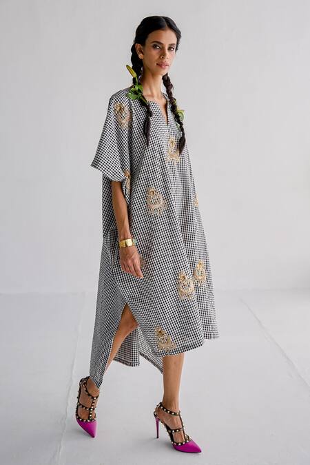 Buy Esha Arora Black Cotton Embroidery Split V-neck Zardosi Kaftan Online at Aza Fashions Buy_Esha Arora_Black Cotton Embroidery Split V-neck Zardosi Kaftan _Online_at_Aza_Fashions