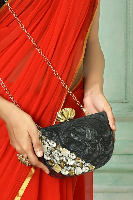 Black circle clutch online bag