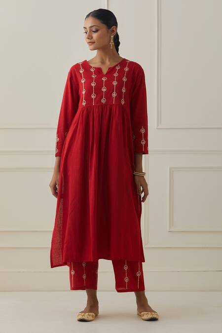 Buy_Kamaltaas_Red Cotton Embroidery Split V-neck Sleeve And Yoke Kurta Set _Online_at_Aza_Fashions