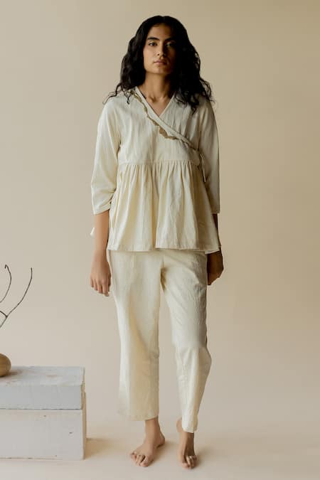 Nirjara_Off White Handloom Cotton Beads V-neck Ren Kediyu Neckline Embellished Top_Online_at_Aza_Fashions