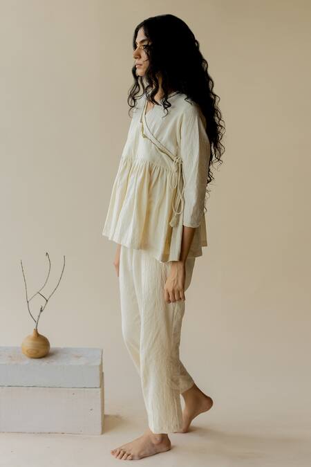 Buy_Nirjara_Off White Handloom Cotton Beads V-neck Ren Kediyu Neckline Embellished Top_Online_at_Aza_Fashions