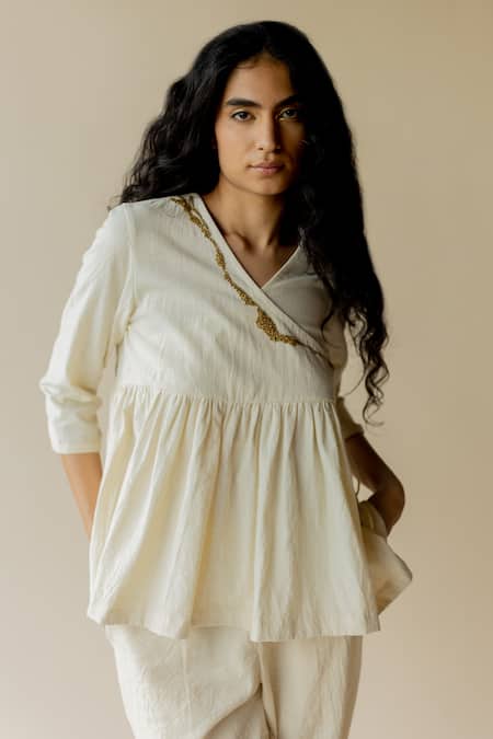 Nirjara_Off White Handloom Cotton Beads V-neck Ren Kediyu Neckline Embellished Top_at_Aza_Fashions