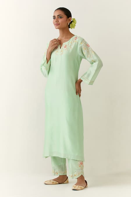 Anantaa By Roohi_Green Silk, Chanderi Embroidery Split V-neck Kurta _Online_at_Aza_Fashions